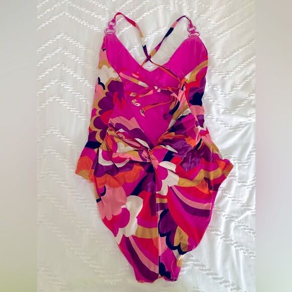 Trina Turk FAN FAIRE TWIST BACK HALTER PLUNGE ONE PIECE SWIMSUIT - Picture 5 of 9